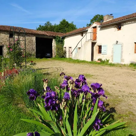 Tatil Evi Maison Charmante Pres De Nueil-les-aubiers Avec Jardin