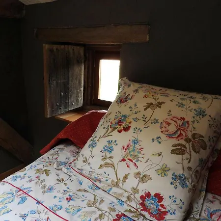 Prázdninový dům Maison Charmante Pres De Nueil-les-aubiers Avec Jardin *
