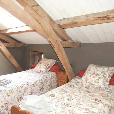 Maison Charmante Pres De Nueil-les-aubiers Avec Jardin Tatil Evi