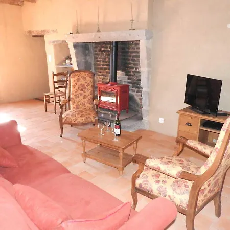Prázdninový dům Maison Charmante Pres De Nueil-les-aubiers Avec Jardin *