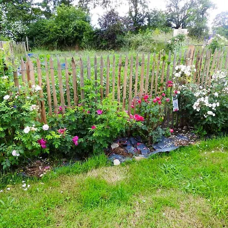 Propriete De 3 Avec Jardin Amenage Et Wifi A Les Aubiers *