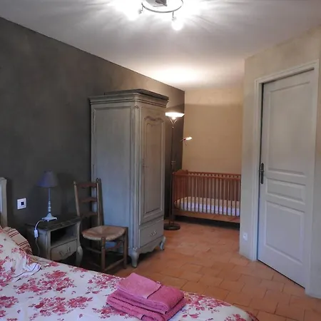 Maison Charmante Pres De Nueil-les-aubiers Avec Jardin