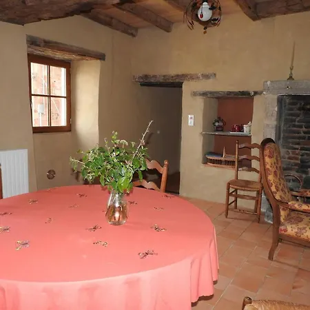 Maison Charmante Pres De Nueil-les-aubiers Avec Jardin